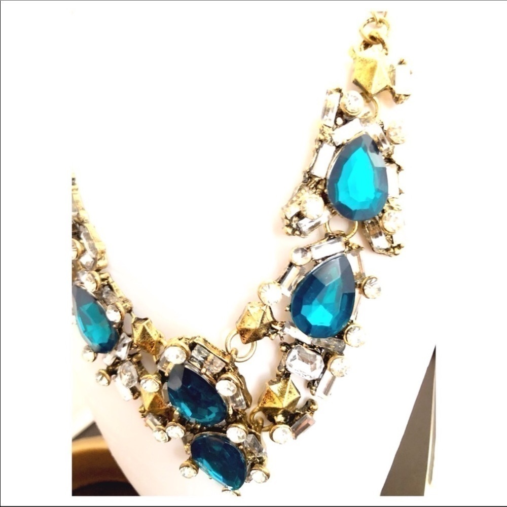 BLUE STATEMENT CRYSTAL NECKLACE - Picture 2 of 3